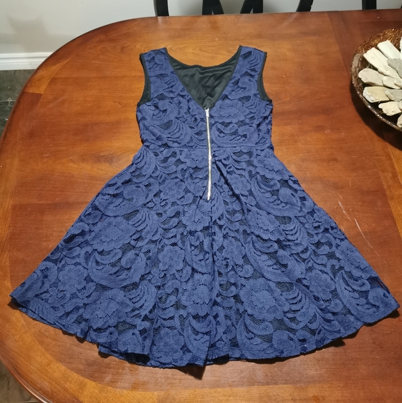 Navy lace dress - Picture 2 of 4